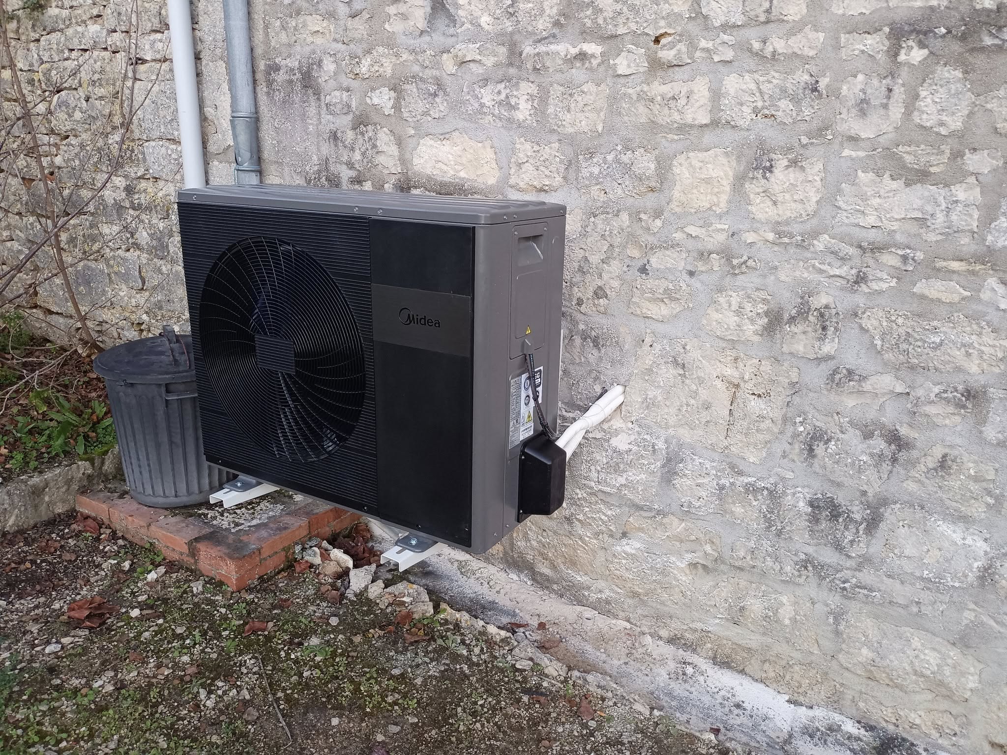 Pompe à chaleur Air Eau sur maison en pierre