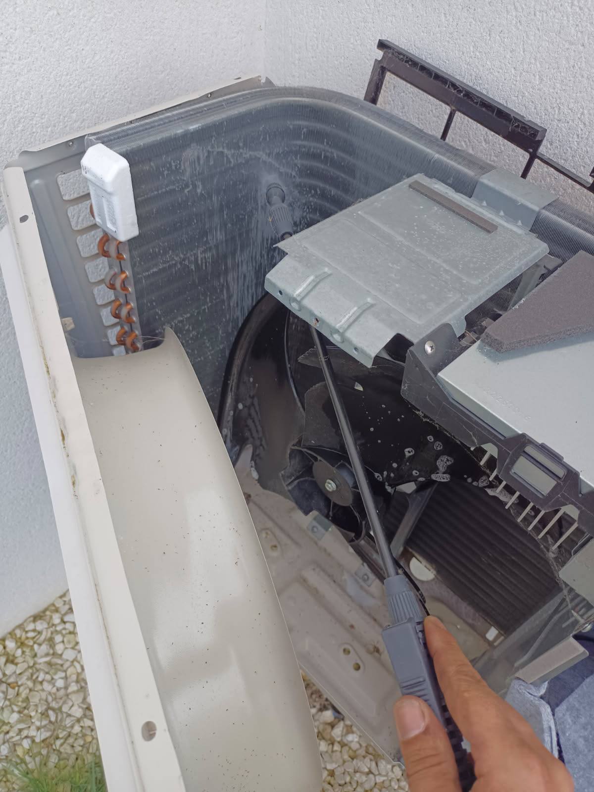 Entretien chauffe-eau thermodynamique SolutionsTechEnergies photo 3