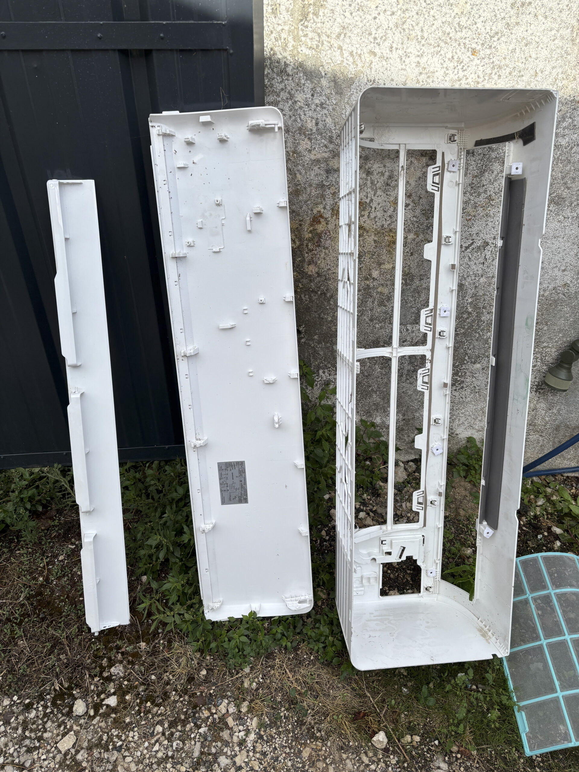 Nettoyage groupe extérieur Midea à Saint-Genis-d’Hiérsac