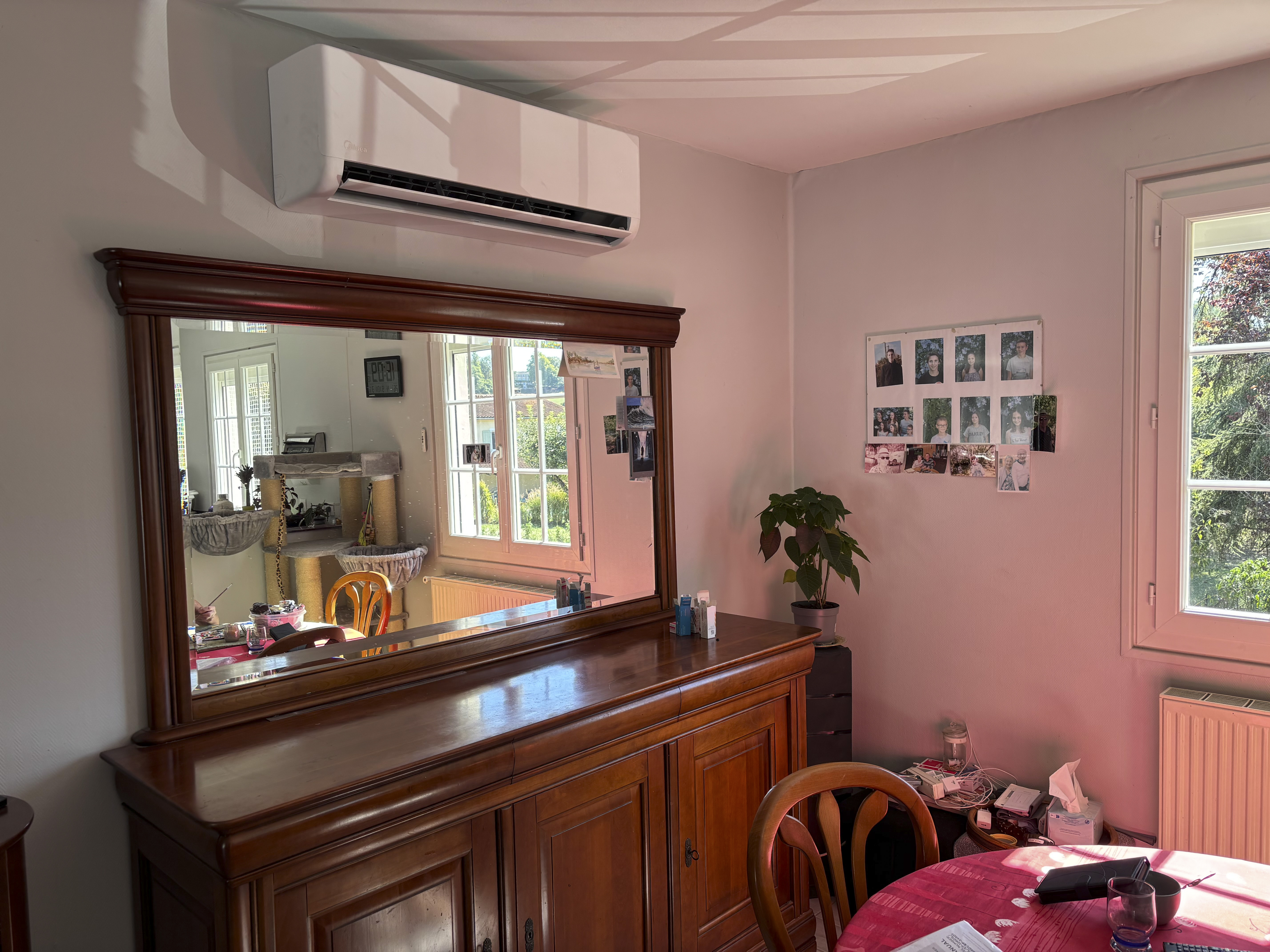 Climatisation Midea dans un salon à Montmoreau-Saint-Cybard