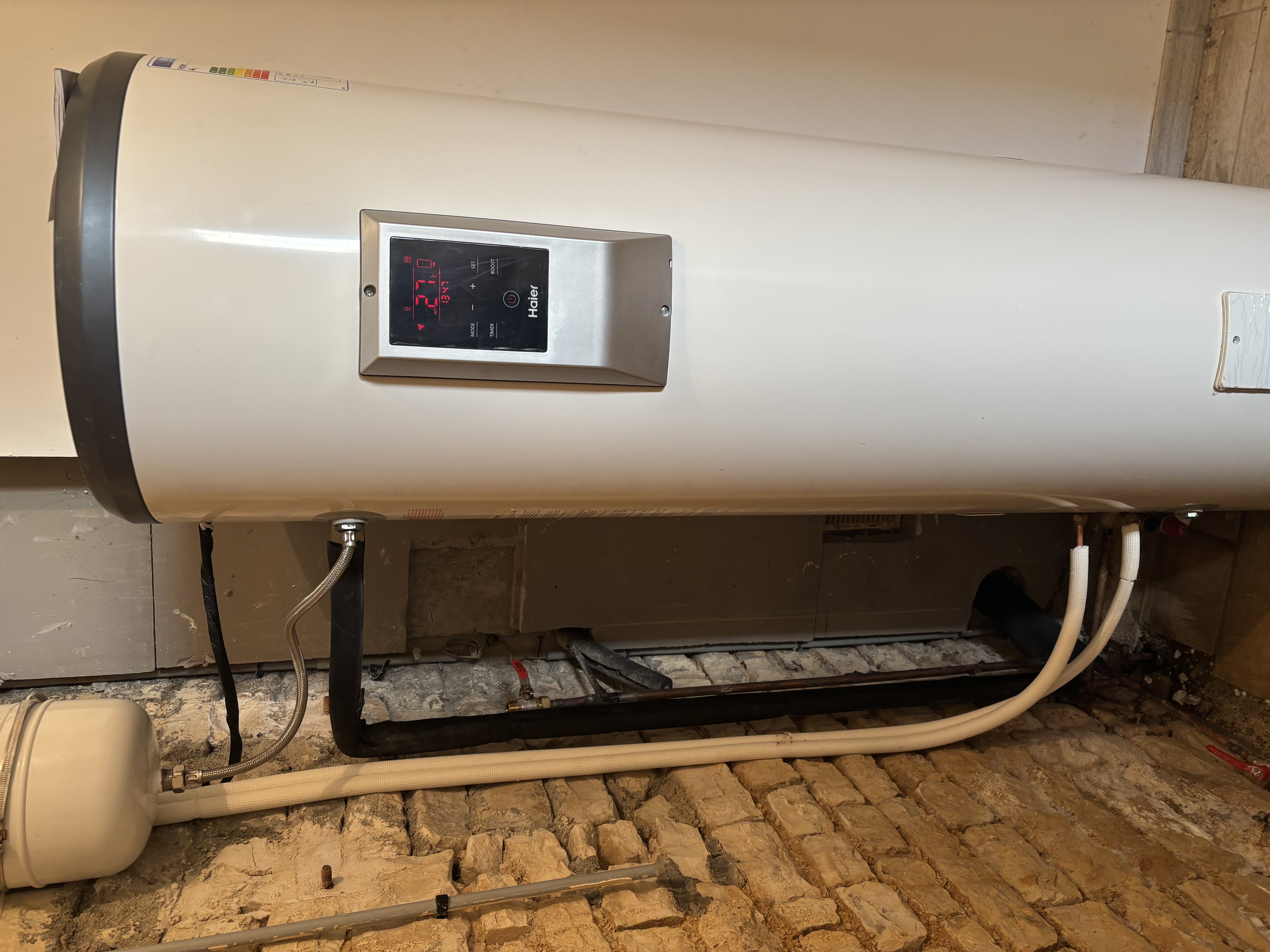 Installation chauffe-eau thermodynamique à Fouqueure en Charente par SolutionsTechEnergies